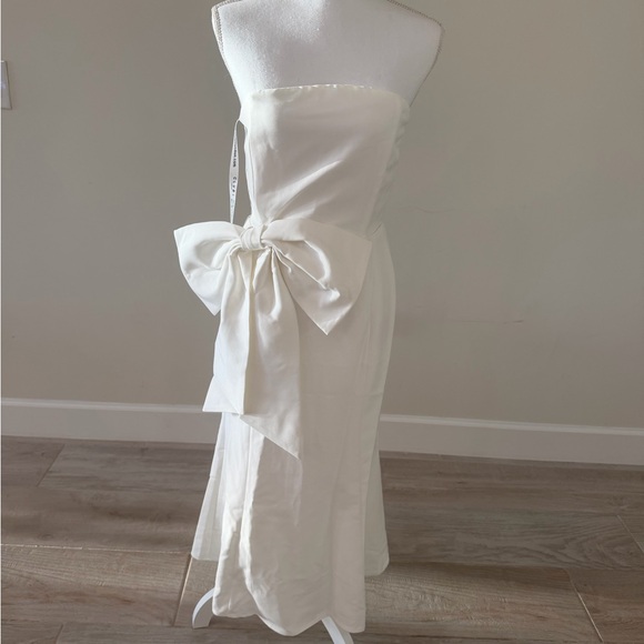 NWT Club L London White Strapless Midi Dress with Oversized Bow - Picture 7 of 9